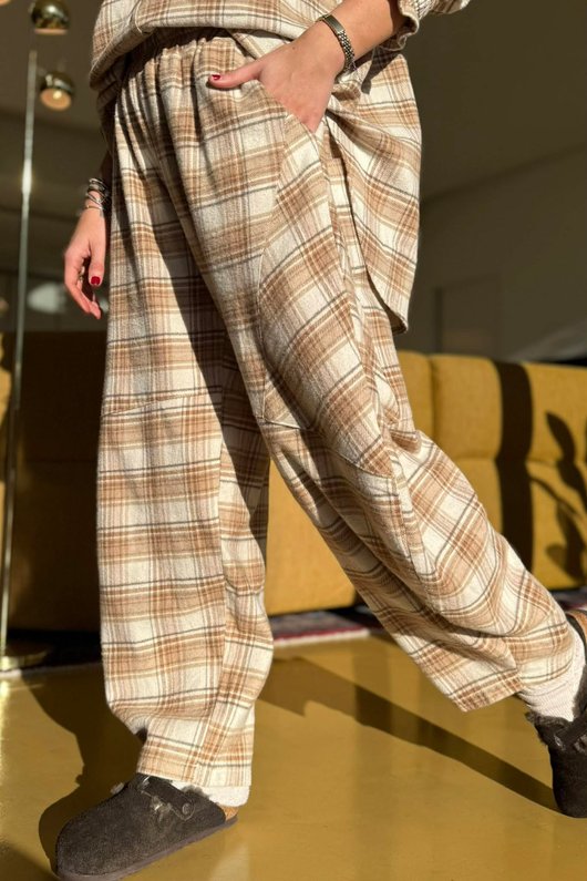 Agnes Plaid Brushed Cotton Barrel Pant Camel